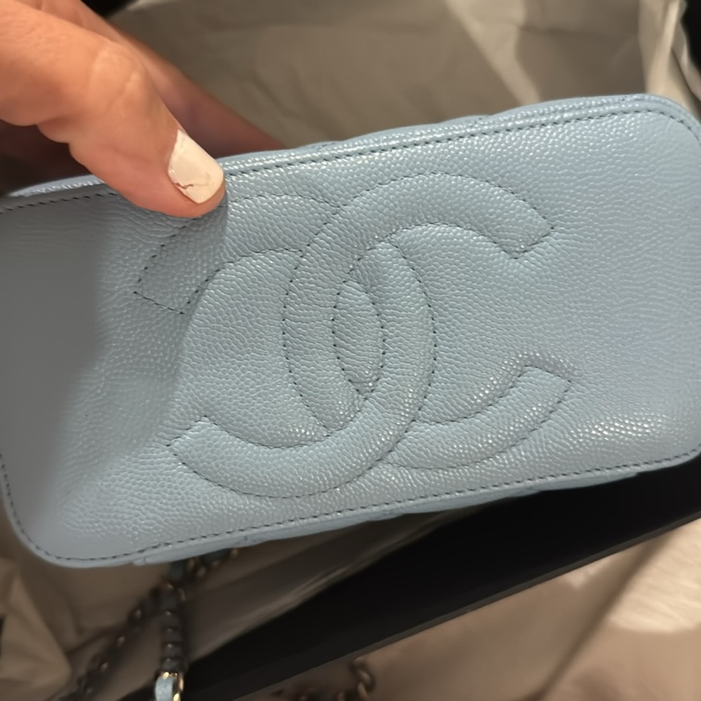 CHANEL Blue vanity bag - Picture 7 of 7